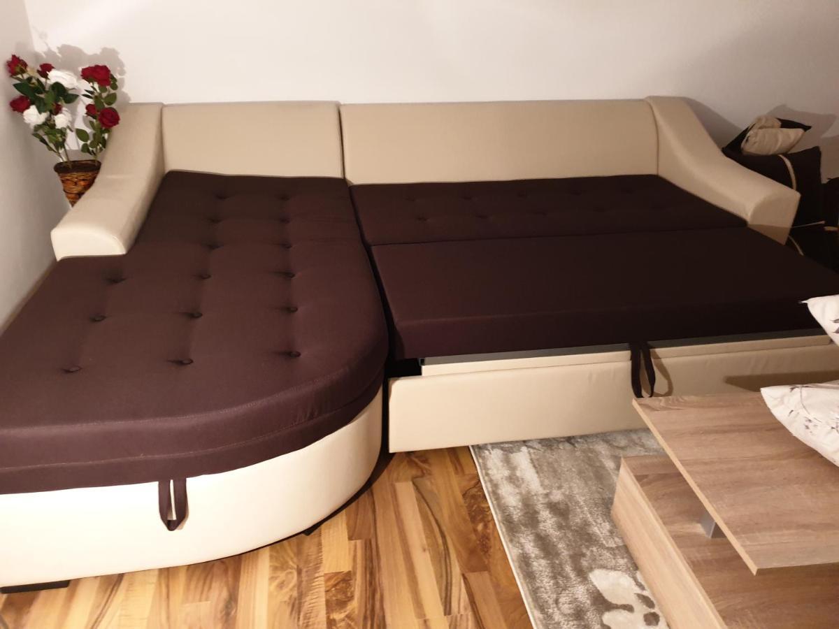 Cazare apartament cu 2 camere Nehoiu Exterior foto