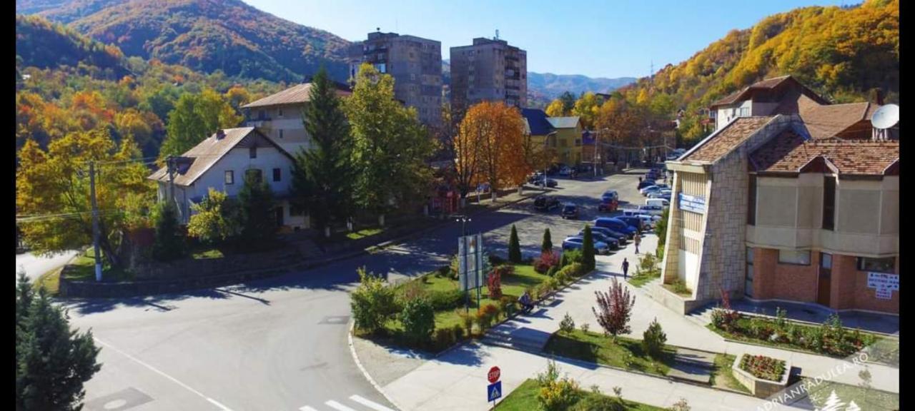 Cazare apartament cu 2 camere Nehoiu Exterior foto